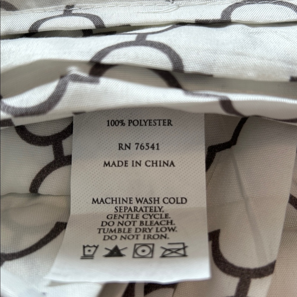Sheet Set w/Geometric Patterned Fabric - Picture 4 of 4
